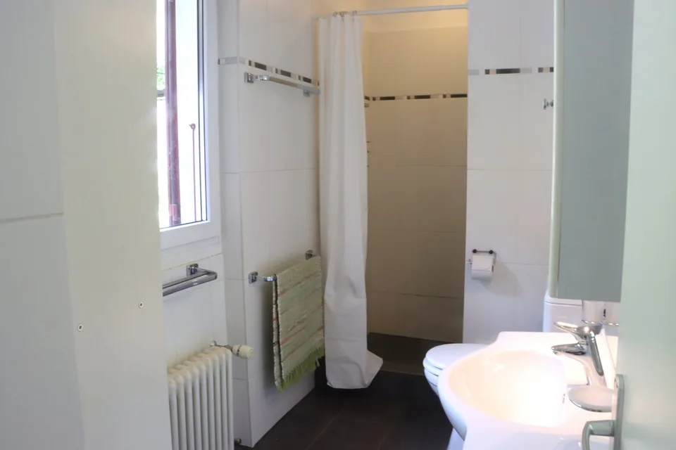 Über den Seen sonniges Zweifamilienhaus – Foto 10 von 22