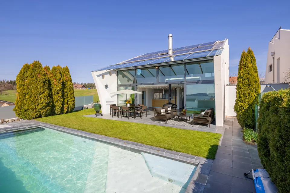 Maison d'architecte élégante avec piscine et vue panoramique à Gutenswil – photo 5 sur 6