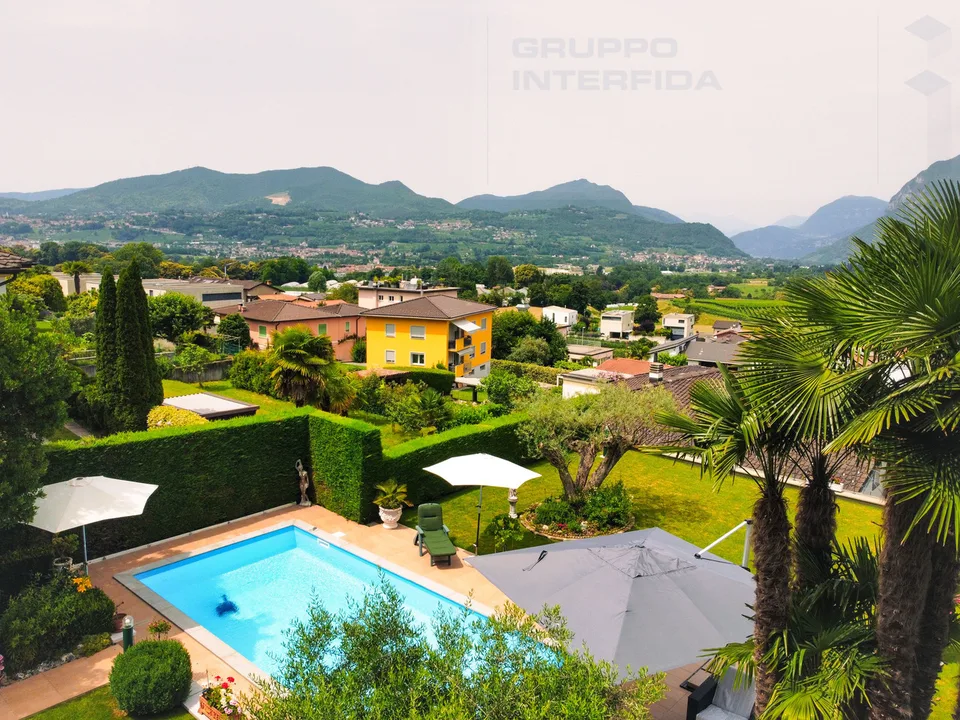 GRANDE VILLA CON PISCINA E DEPENDANCE – Foto 3 von 13