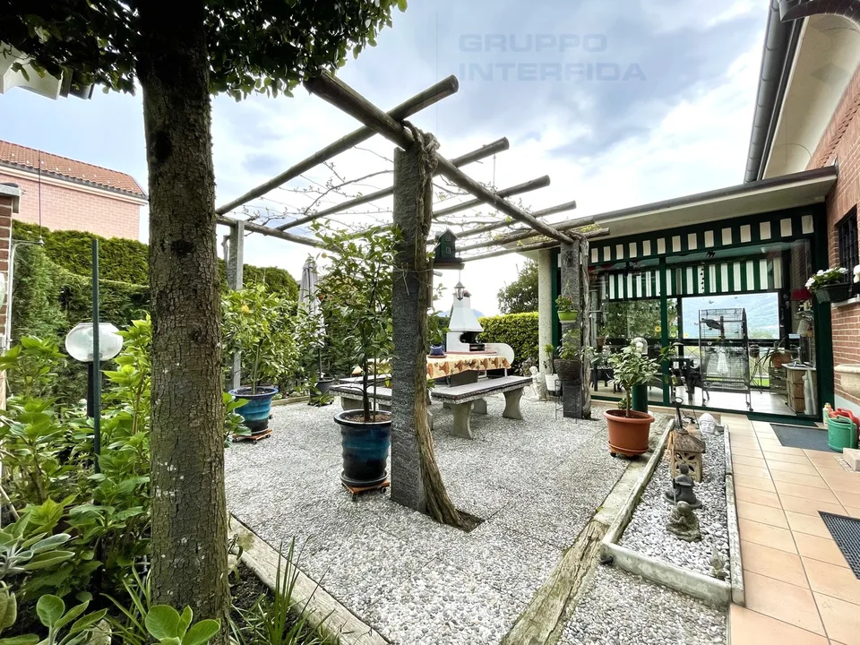 GRANDE VILLA CON PISCINA E DEPENDANCE – Foto 8 von 13