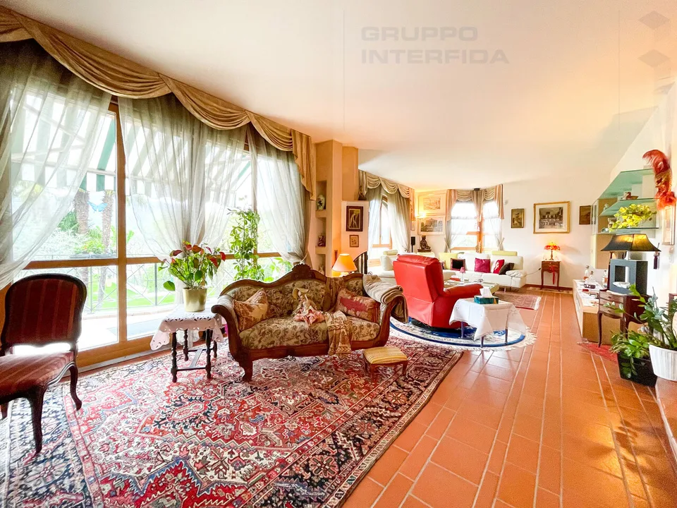 GRANDE VILLA CON PISCINA E DEPENDANCE – Foto 6 von 13