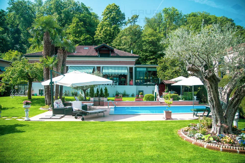 GRANDE VILLA CON PISCINA E DEPENDANCE – Foto 2 von 13