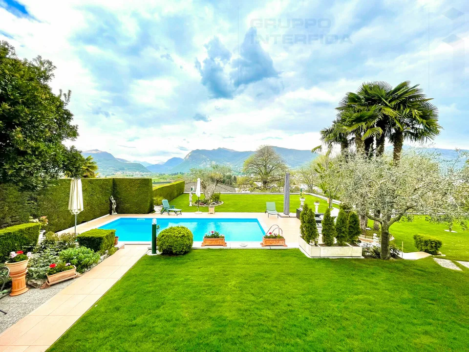 GRANDE VILLA CON PISCINA E DEPENDANCE – Foto 4 von 13