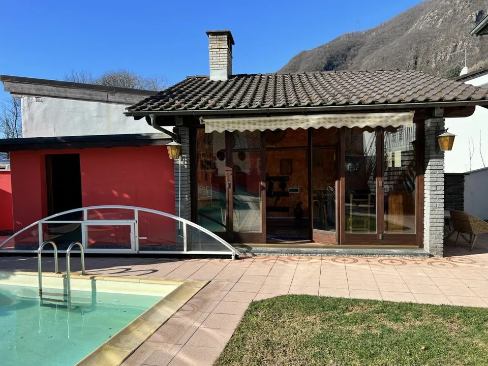 Prestigiovilla mit Pool und Grotte – Foto 15 von 26