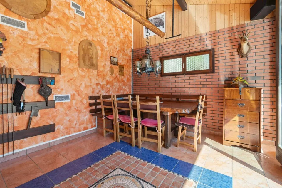 Prestigiovilla mit Pool und Grotte – Foto 17 von 26