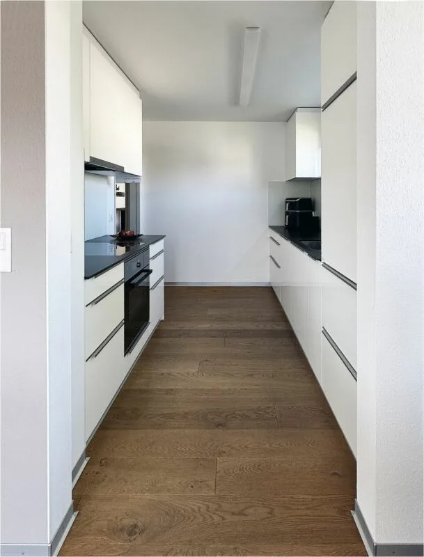 Hochwertig sanierte 4,5-Zimmer-Wohnung mit grosser Loggia, Garage und zusätzlichem Abstellplatz – Foto 8 von 14