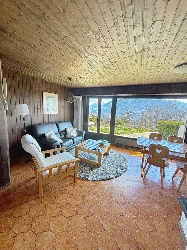 Appartement dans un chalet divisé en 2 à Mollens – photo 2 sur 7