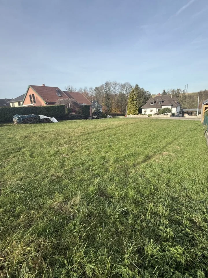 Réf: 11156 – Prix: 295.000 € – Terrain env. 11 ares, viabilisé, libre d’architecte! – Foto 2 von 3
