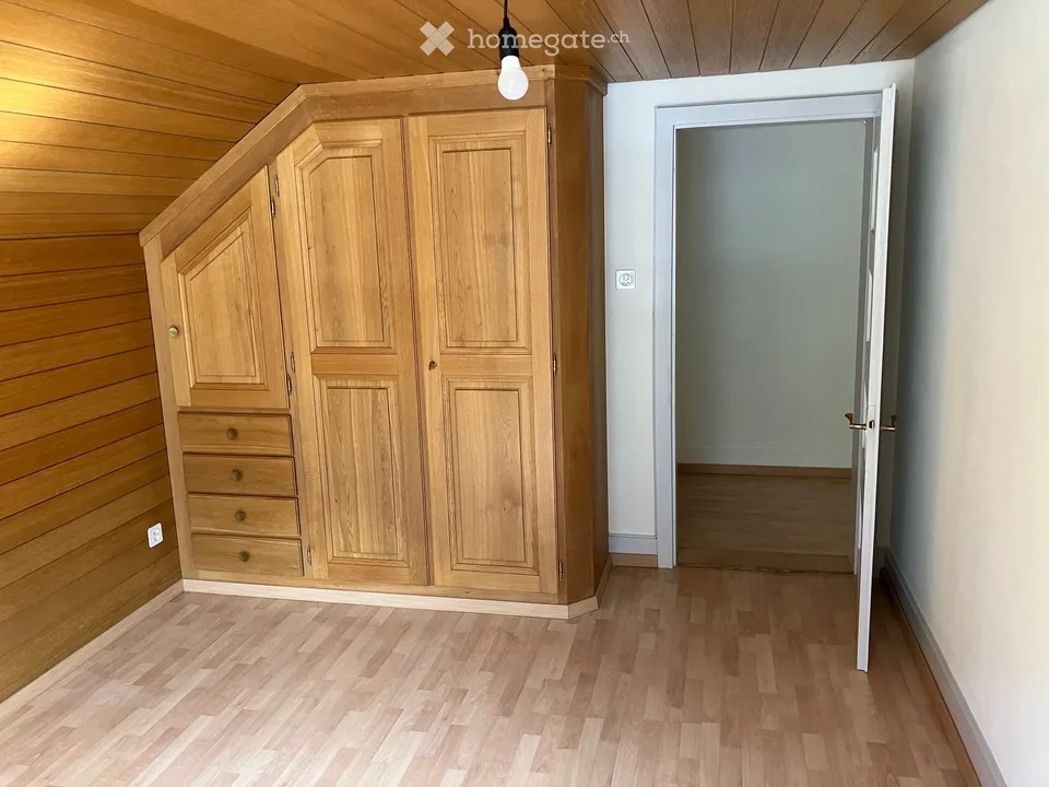 Charmant appartement de 4,5 pièces en mansarde à Trun, Grisons