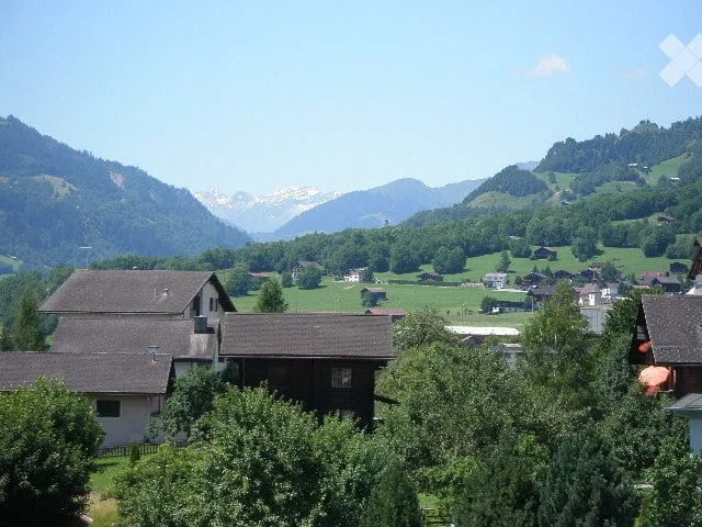 Charmant appartement de 4,5 pièces en mansarde à Trun, Grisons