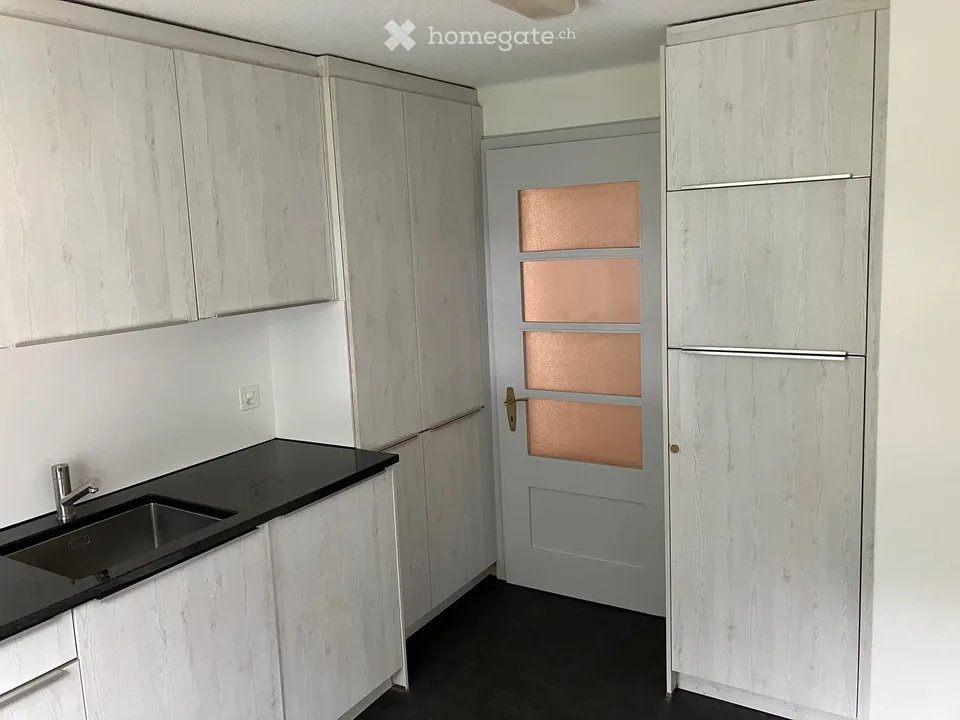 Charmant appartement de 4,5 pièces en mansarde à Trun, Grisons