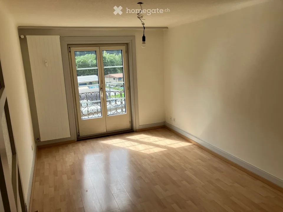 Charmant appartement de 4,5 pièces en mansarde à Trun, Grisons