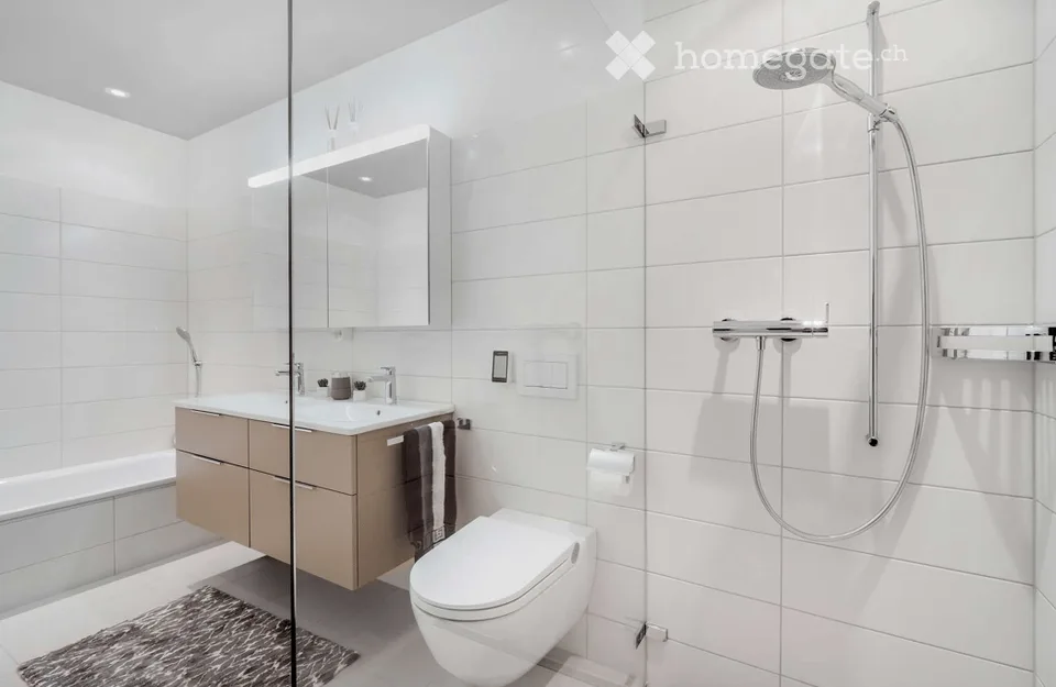 Appartement de terrasse exclusif de 5,5 pièces avec vue panoramique & Jacuzzi à Uznach