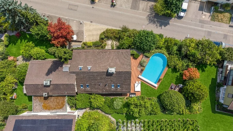 Piscine, intimité et panorama alpin à Bassersdorf – photo 9 sur 9
