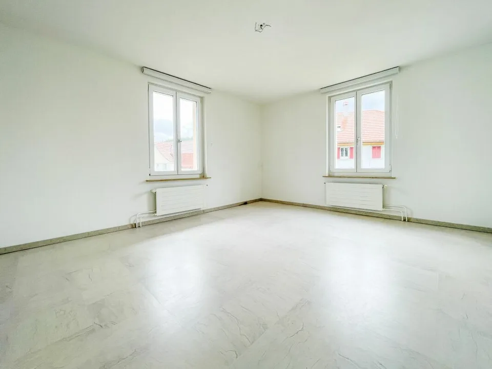 Zweifamilienhaus mit viel Platz, Potenzial und zentraler Lage – Foto 4 von 15