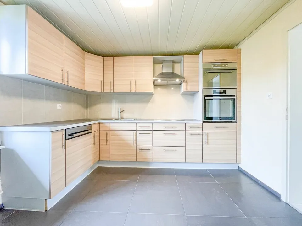 Zweifamilienhaus mit viel Platz, Potenzial und zentraler Lage – Foto 13 von 15