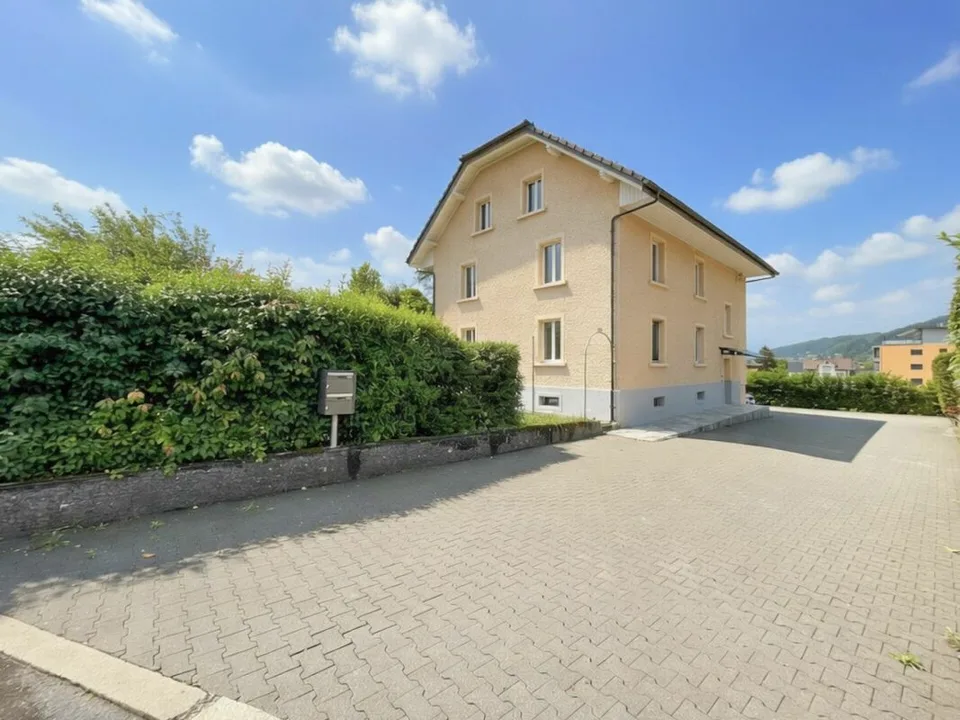 Zweifamilienhaus mit viel Platz, Potenzial und zentraler Lage – Foto 2 von 15