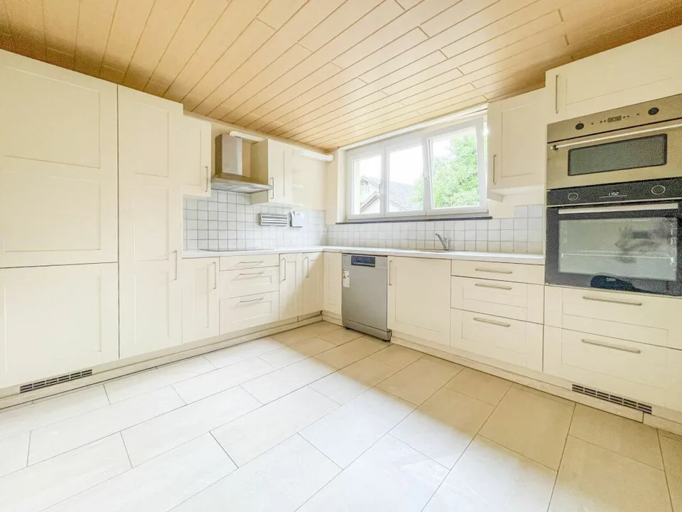 Zweifamilienhaus mit viel Platz, Potenzial und zentraler Lage – Foto 8 von 15