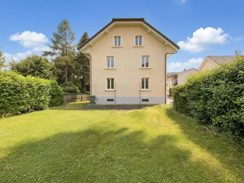 Zweifamilienhaus mit viel Platz, Potenzial und zentraler Lage – Foto 3 von 15
