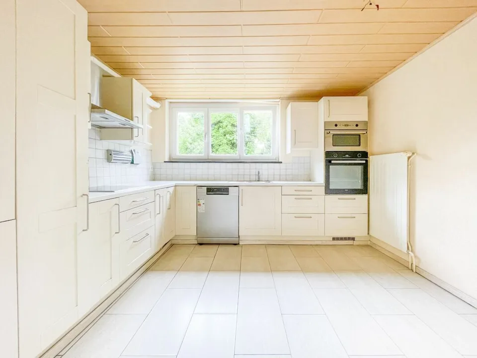 Zweifamilienhaus mit viel Platz, Potenzial und zentraler Lage – Foto 9 von 15