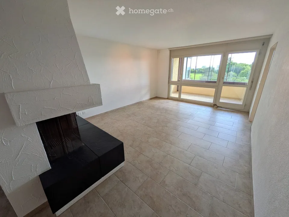Appartamento luminoso 4.5 locali con balcone e bella vista a Widen
