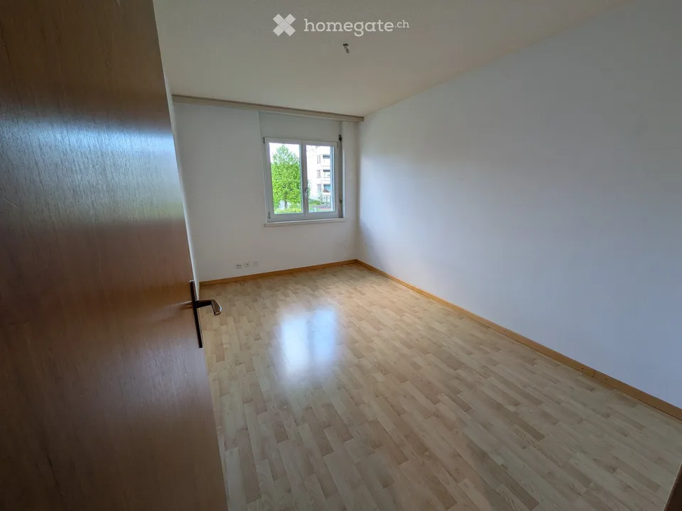 Appartamento luminoso 4.5 locali con balcone e bella vista a Widen