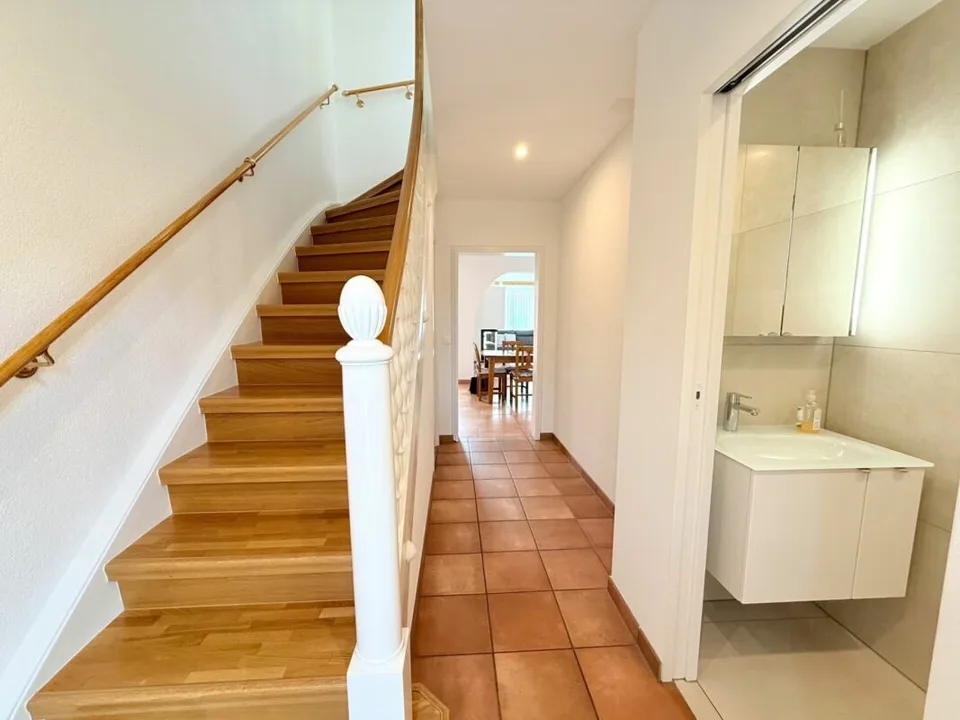 La tua nuova casa familiare con giardino a Schlieren – foto 7 di 16
