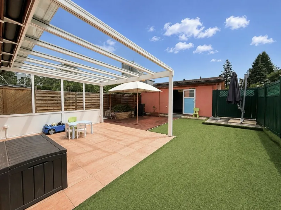 La tua nuova casa familiare con giardino a Schlieren – foto 2 di 16