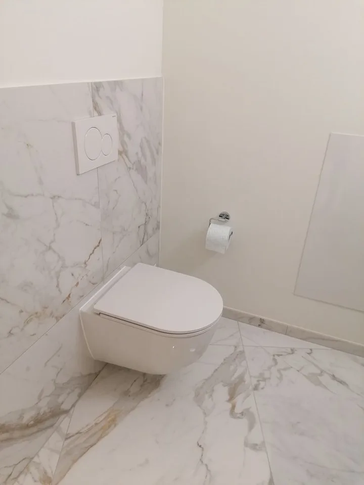 Appartement moderne de 2,5 pièces immergé dans le verdure