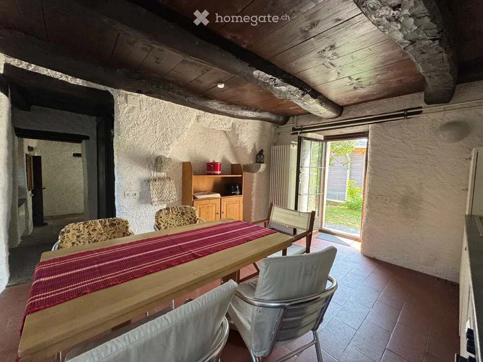 Casa ticinese completamente ammobiliata, giardino e pergola