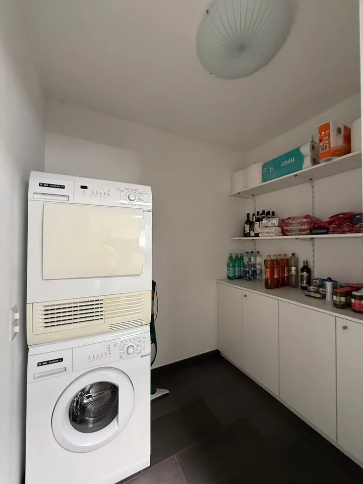 Neubau • Über 200 m² private Terrassen • Jacuzzi • Panoramablick • 3 Parkplätze – Foto 9 von 9