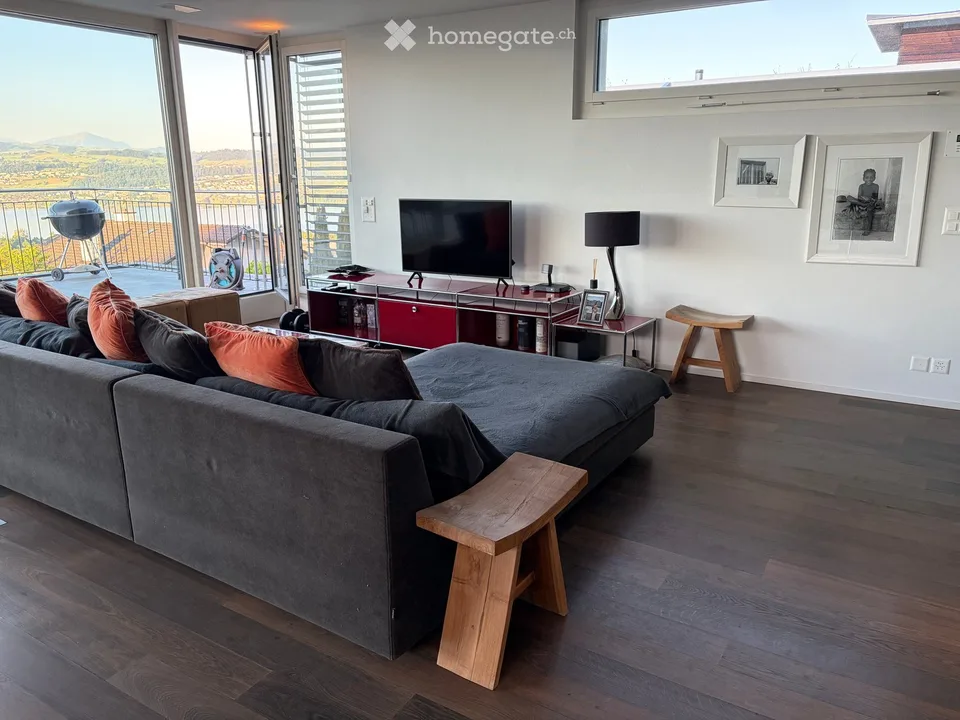 Maison familiale de 8 pièces avec vue sur le lac et les montagnes à Uetikon am See