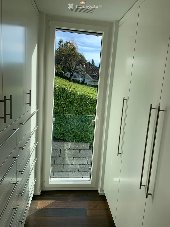 Maison familiale de 8 pièces avec vue sur le lac et les montagnes à Uetikon am See