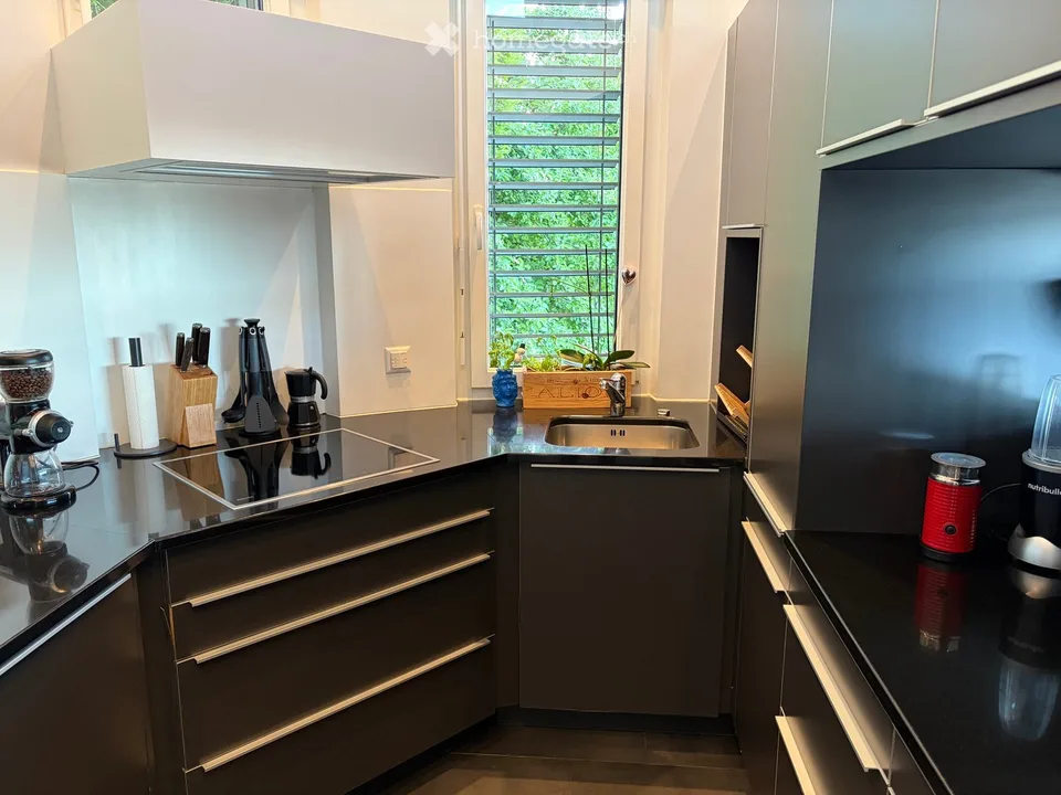 Maison familiale de 8 pièces avec vue sur le lac et les montagnes à Uetikon am See