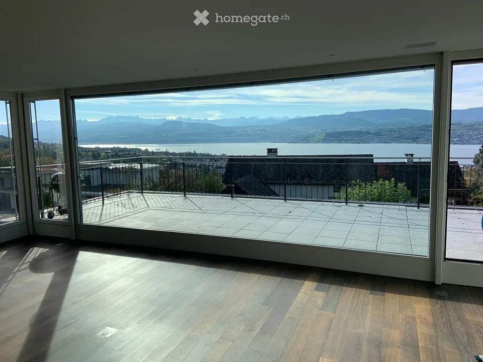 Maison familiale de 8 pièces avec vue sur le lac et les montagnes à Uetikon am See