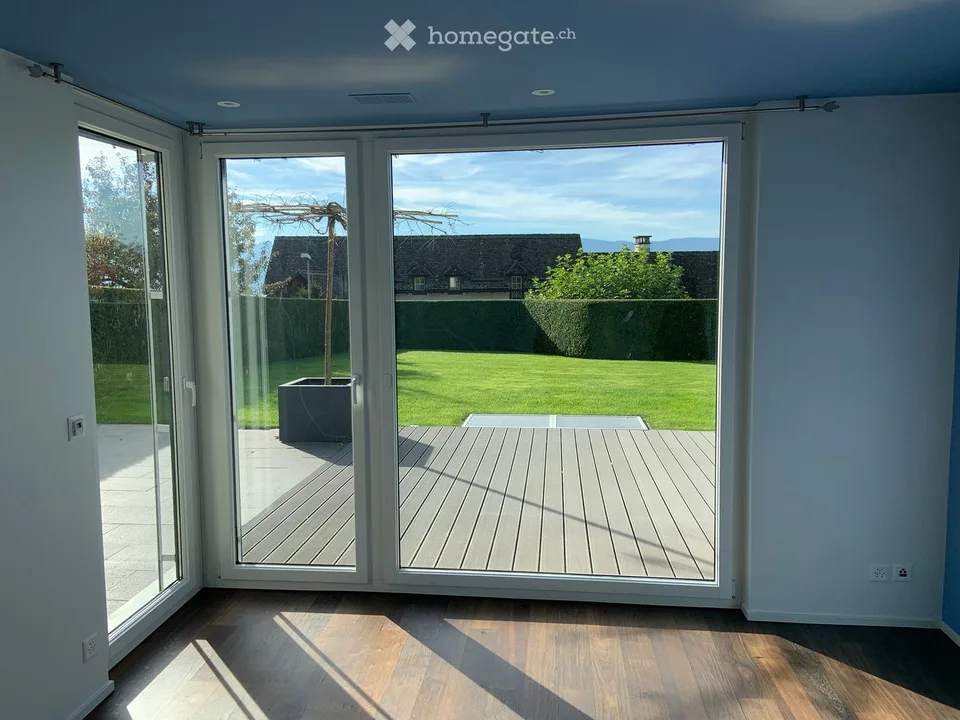 Maison familiale de 8 pièces avec vue sur le lac et les montagnes à Uetikon am See