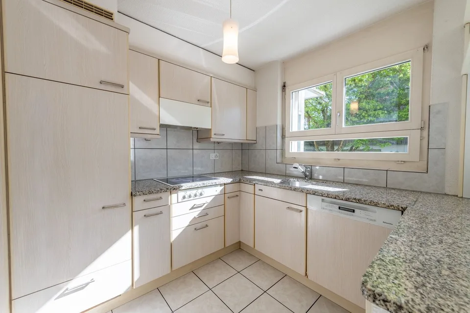 Appartement de jardin attractif avec cheminée et part de jardin privée – photo 4 sur 13