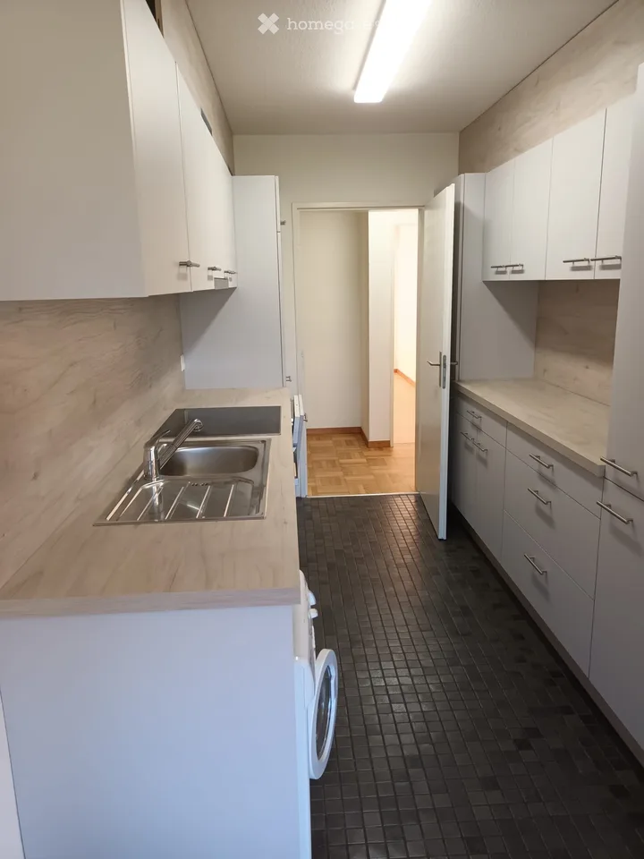 Appartement de 3,5 pièces confortablement découpé avec balcon à Lenzburg