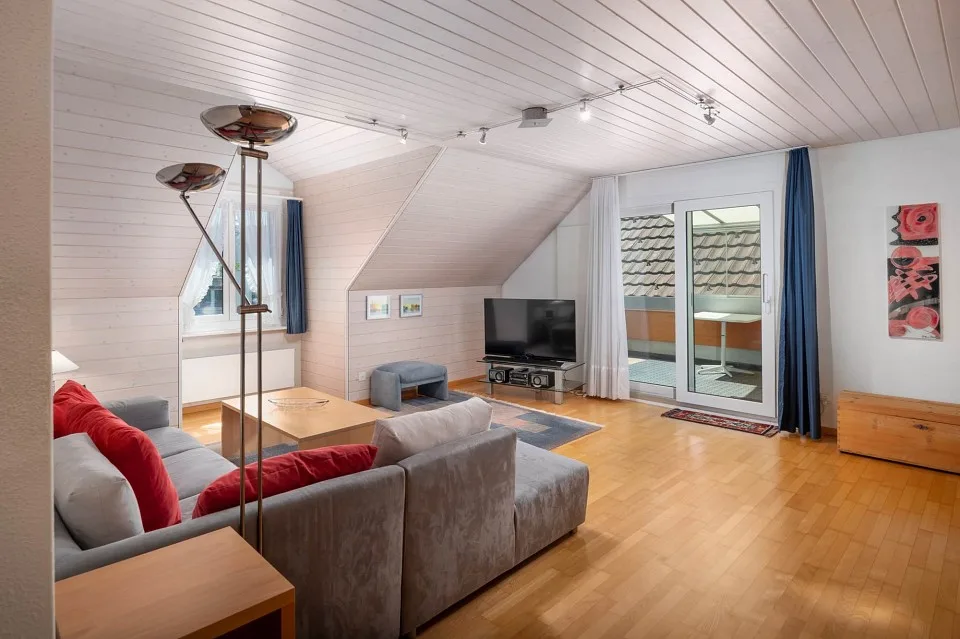 Mitten im Zentrum! Gepflegte Dach-Maisonette-Wohnung – Foto 6 von 13