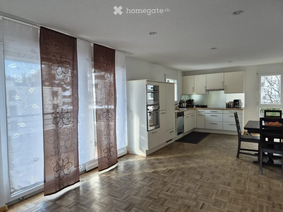 Helle 3.5-Zimmer-Wohnung mit 2 Balkonen und schöner Aussicht rundum in Naters