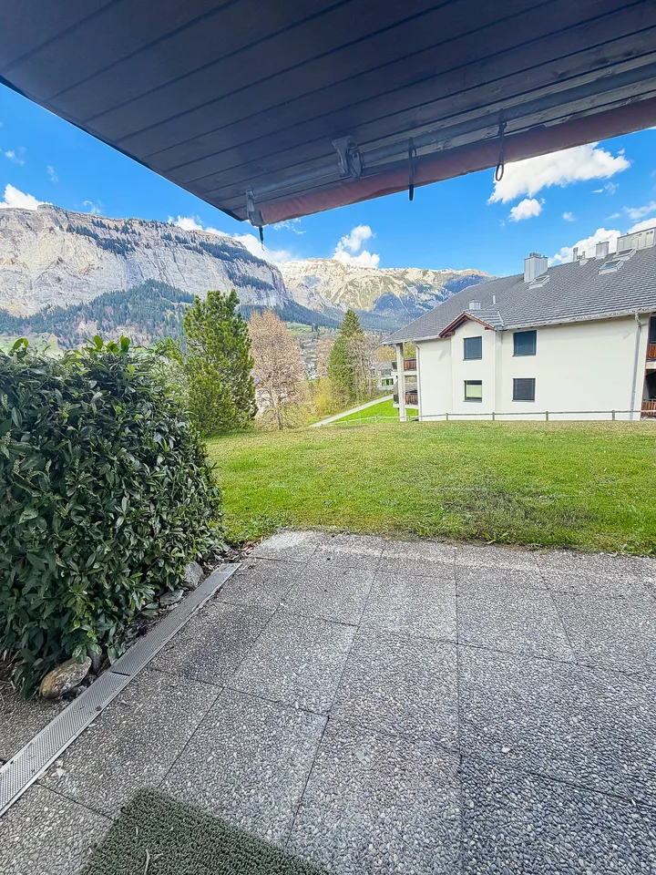 Charmant appartement de vacances de 2,5 pièces, complètement rénové à Flims – photo 2 sur 13