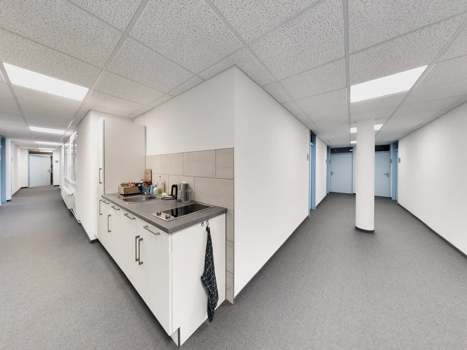 Bezugsfertiges Büro zu vermieten – Ihre schnelle Bürolösung an verkehrsgünstiger Lage – Foto 2 von 4