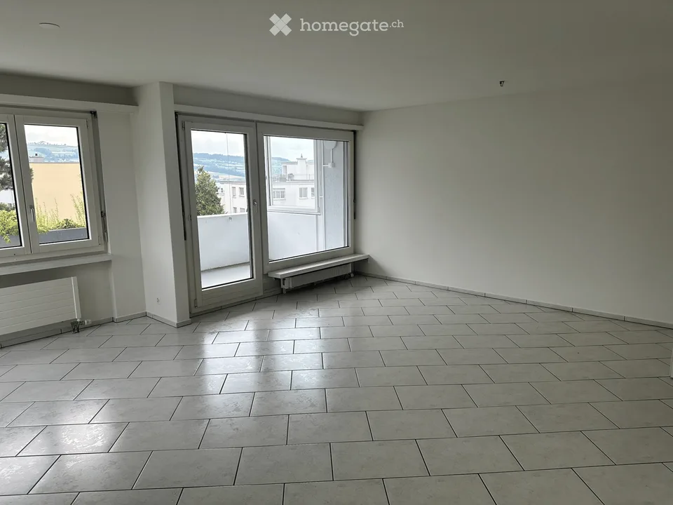 Bright 4.5-room apartment with lake view in Sempach – available immediately!
