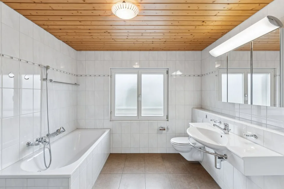 Charmante 4-Zimmer-Dachgeschosswohnung mit Balkon – ländliche Idylle, urbane Nähe – Foto 4 von 10