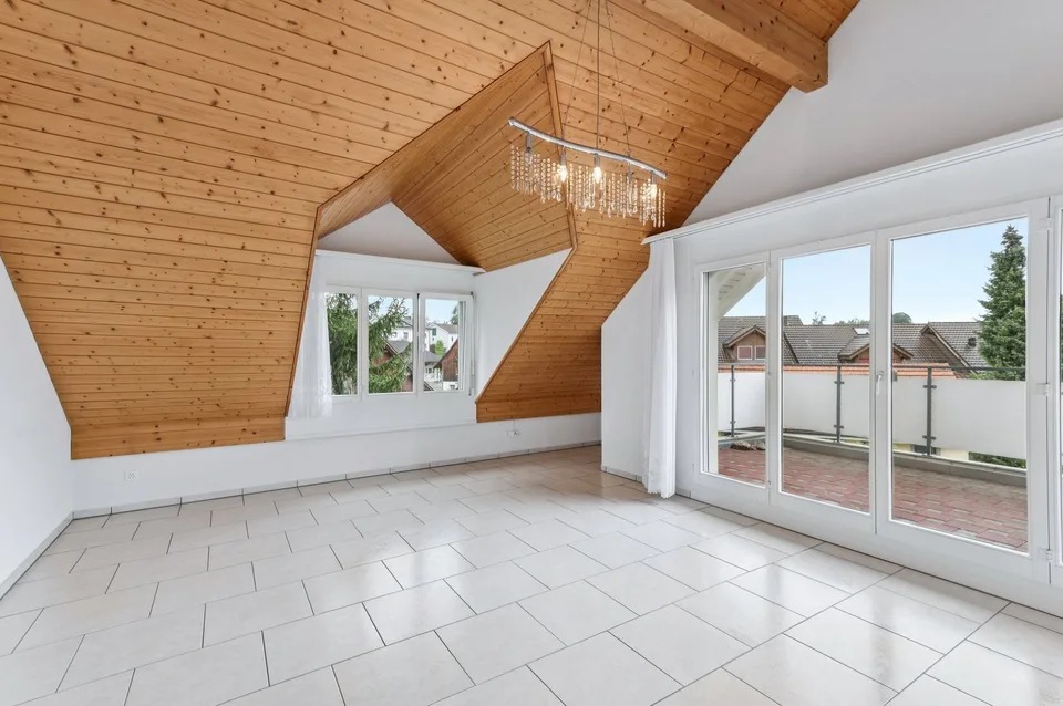 Charmante 4-Zimmer-Dachgeschosswohnung mit Balkon – ländliche Idylle, urbane Nähe – Foto 8 von 10