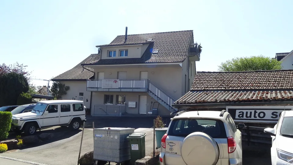 Mehrfamilienhaus mit 3 Wohnungen als Anlageobjekt oder Generationenhaus in Egg b ZH – Foto 2 von 18
