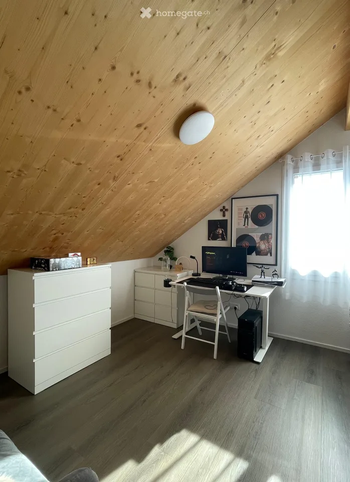 Charmant appartement de 4,5 pièces en mansarde à Beggingen