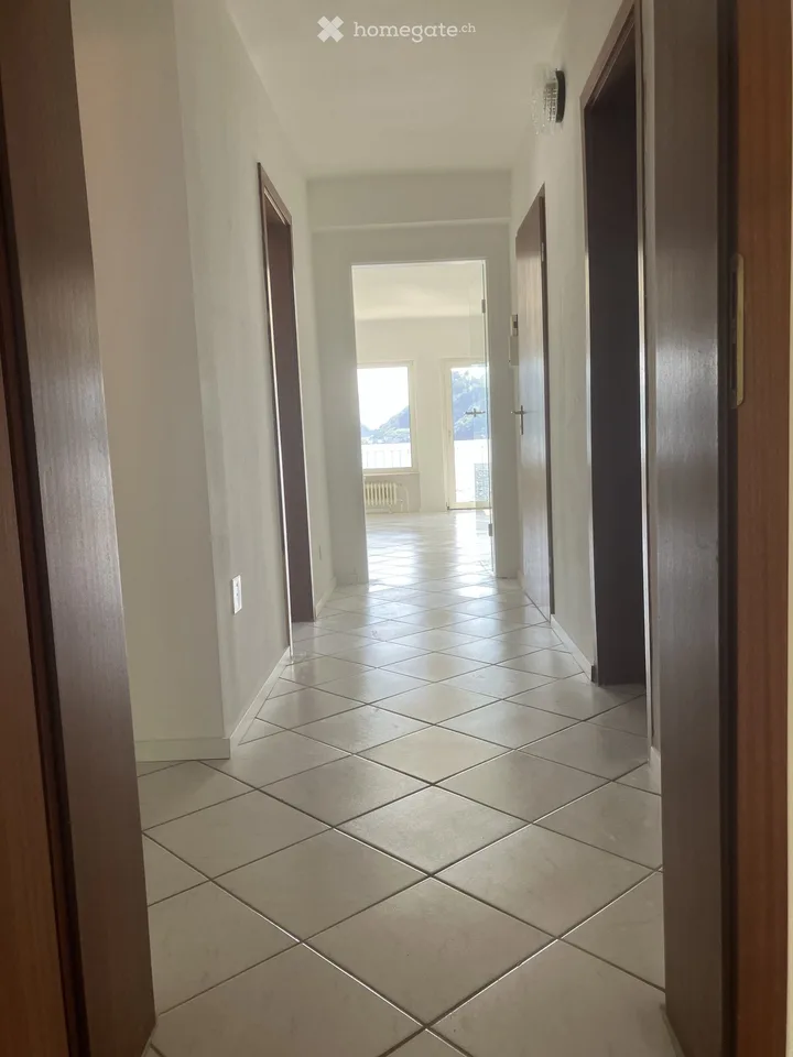 VIEW THAT INSPIRES – Bright 4-room apartment with lake and mountain view in Alpnachstad
