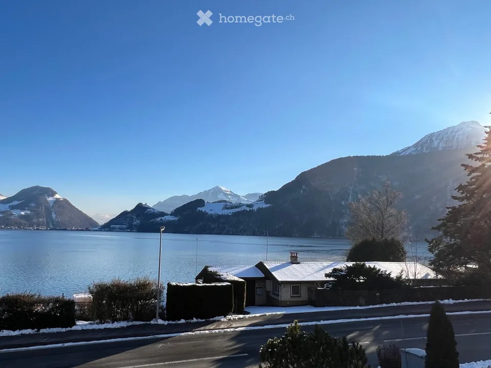 VIEW THAT INSPIRES – Bright 4-room apartment with lake and mountain view in Alpnachstad