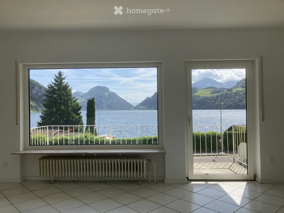 VIEW THAT INSPIRES – Bright 4-room apartment with lake and mountain view in Alpnachstad